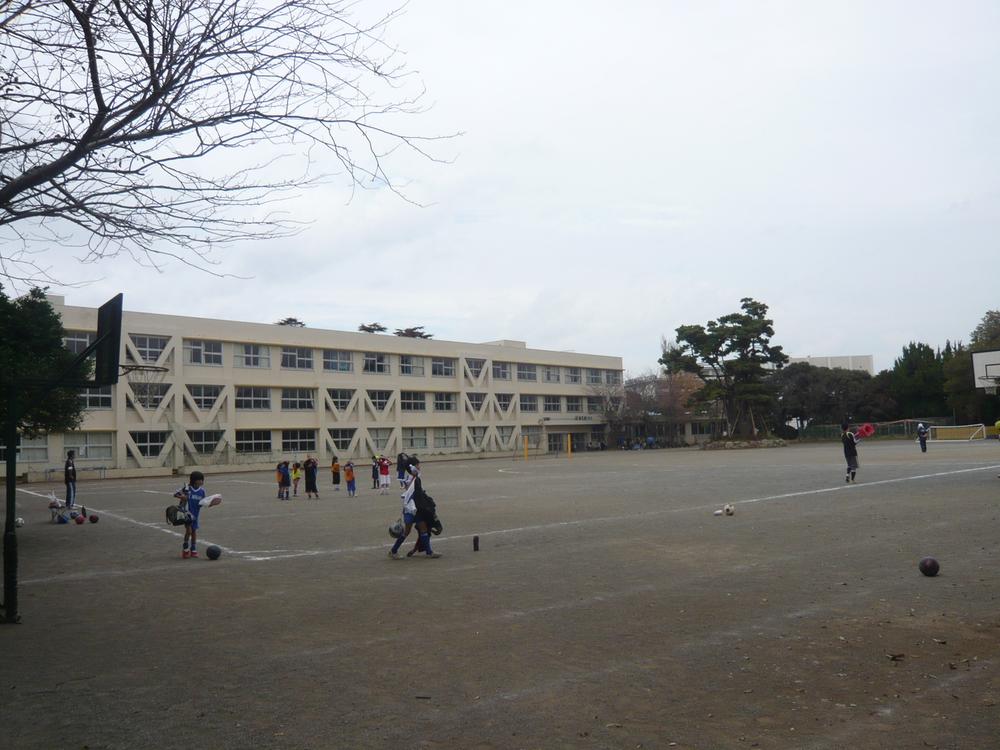 Primary school. Misaki close to 2720m sea up to elementary school, Environment is good.