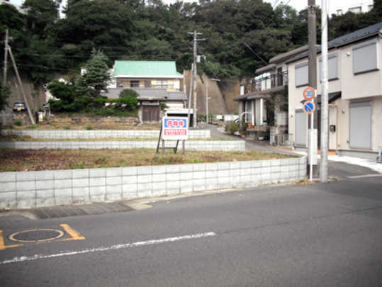 Local photos, including front road. Local land photo