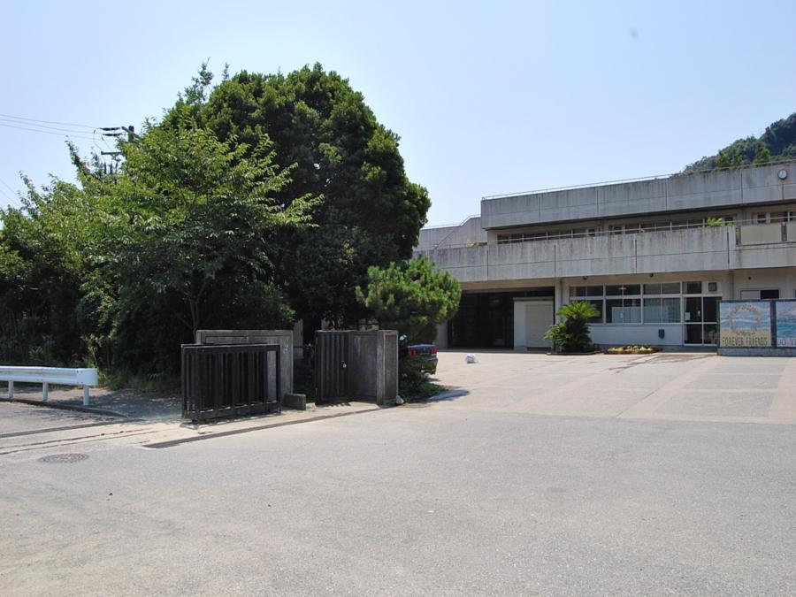 Junior high school. Hayama-machi stand Hayama until junior high school 1500m