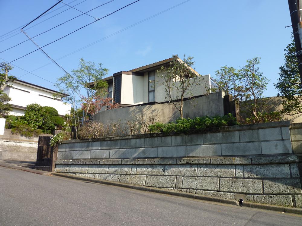 Local photos, including front road. Front road 6m Sale is a land of well-compartment maintenance. 