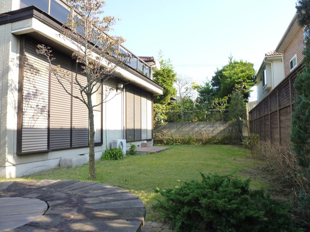 Local land photo. Well is attentive garden of care.  Facing south