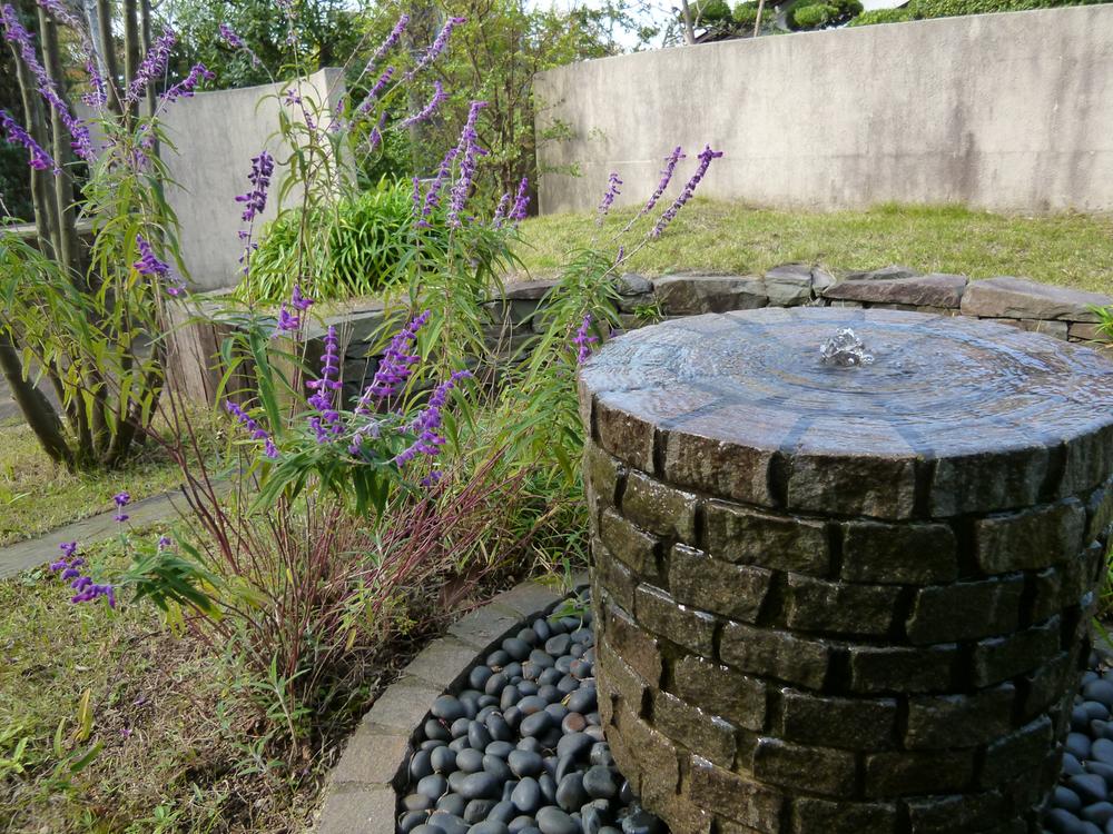 Local land photo. The building is also available for preview. 