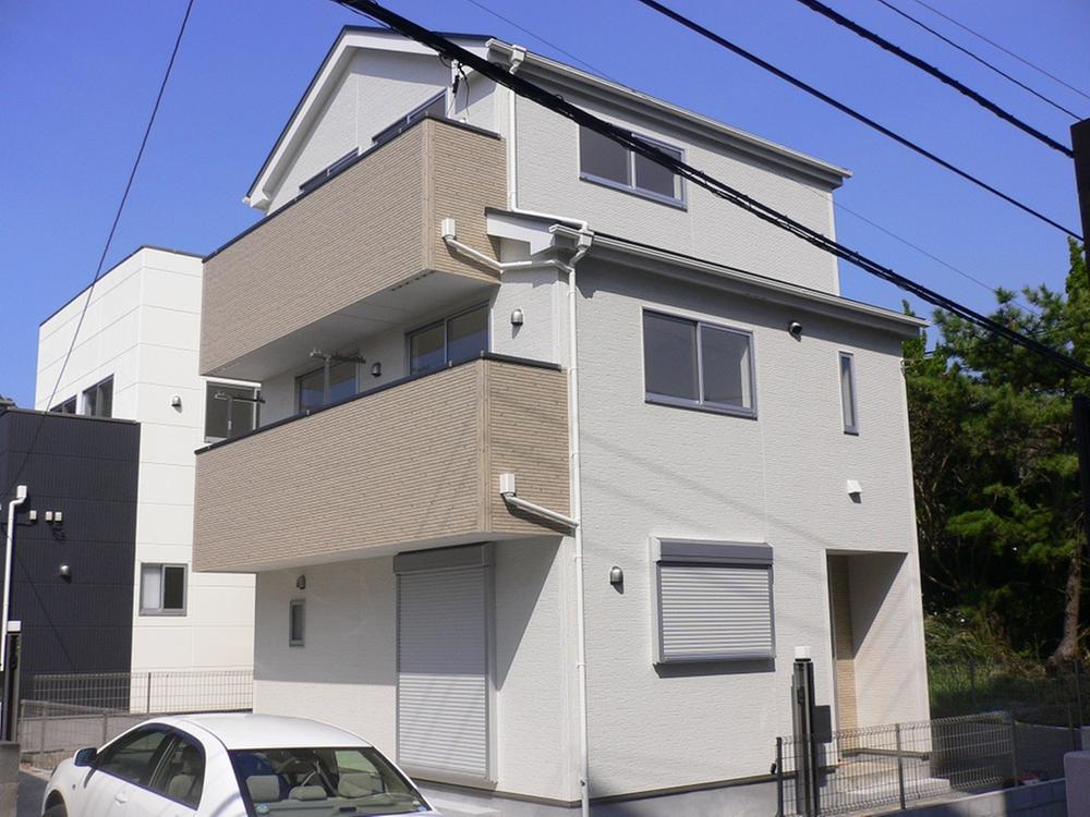 Local appearance photo. Local (10 May 2013) Shooting