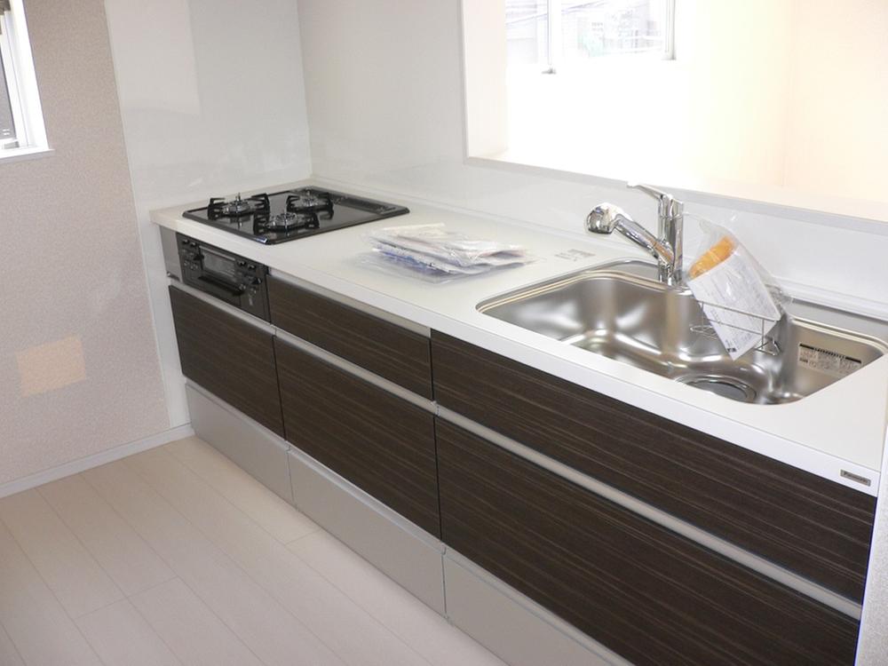 Kitchen. Indoor (10 May 2013) Shooting