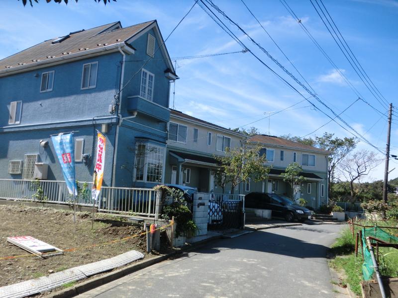 Local photos, including front road. Frontal road