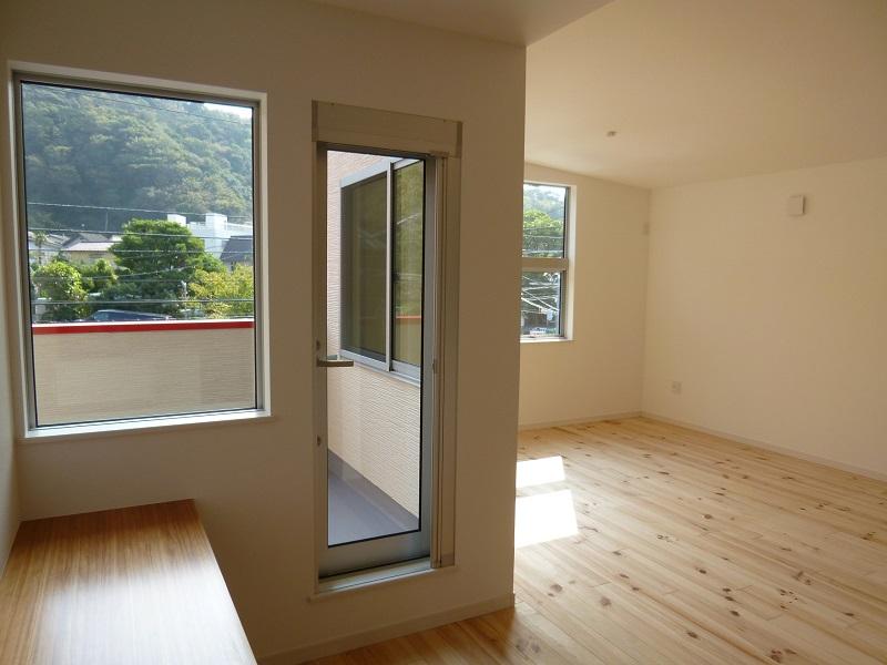 Non-living room. 2nd floor hall (counter)