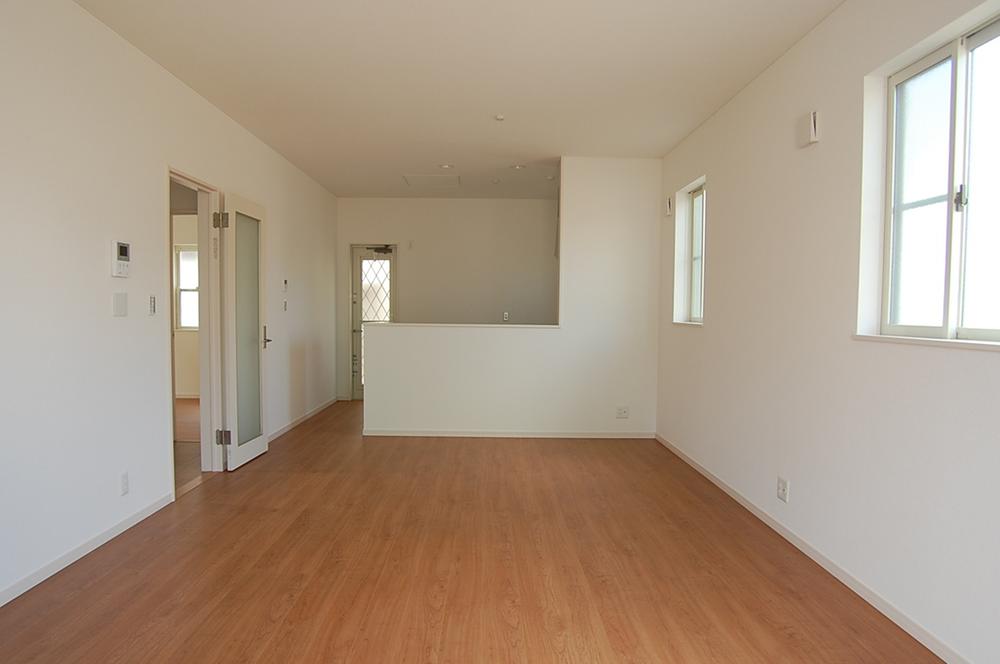 Living. Spacious 18 Pledge of living