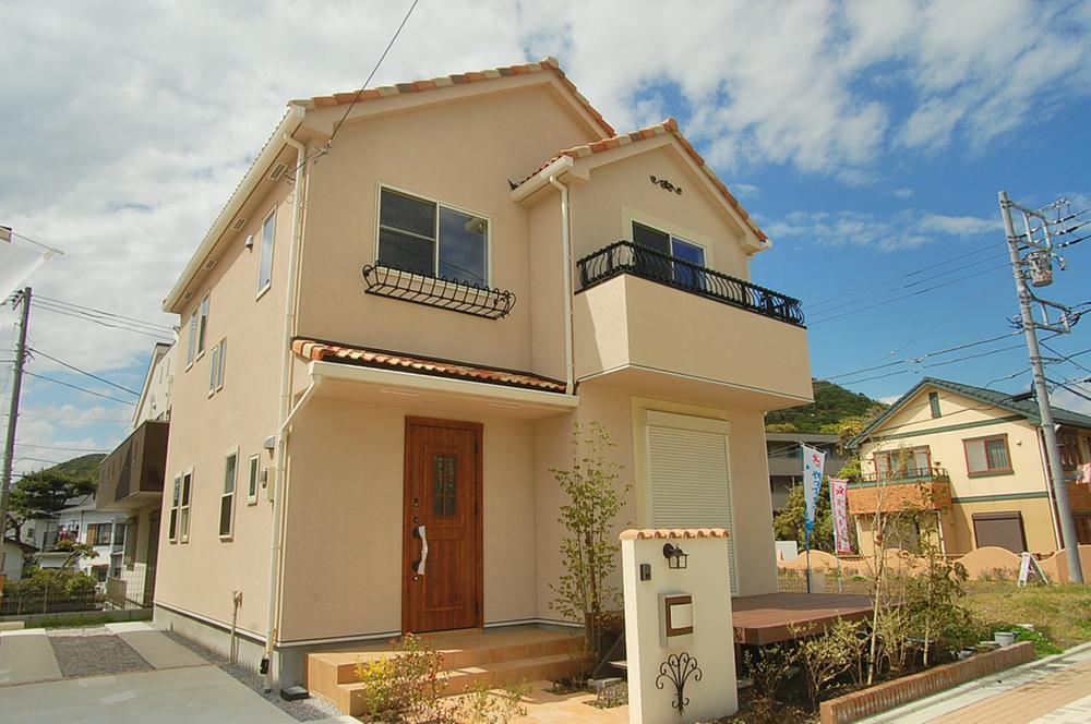 Local appearance photo. The appearance of the Provence-style shine in green surroundings