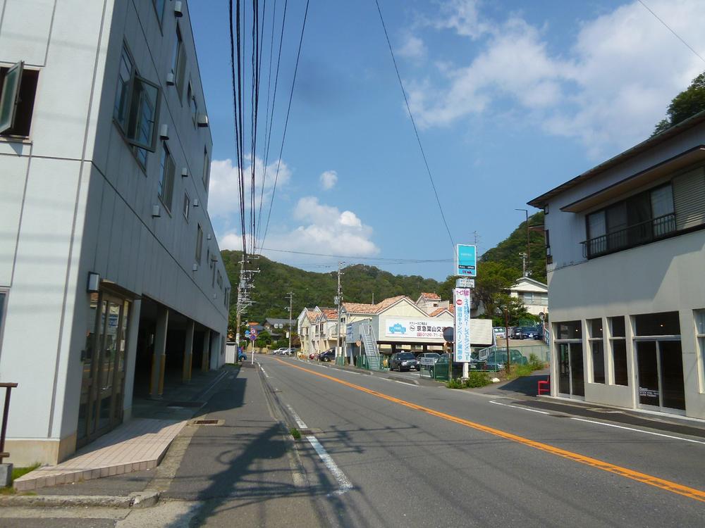 Local photos, including front road. National Highway 134 No.. Is a 2-minute walk to the bus stop.