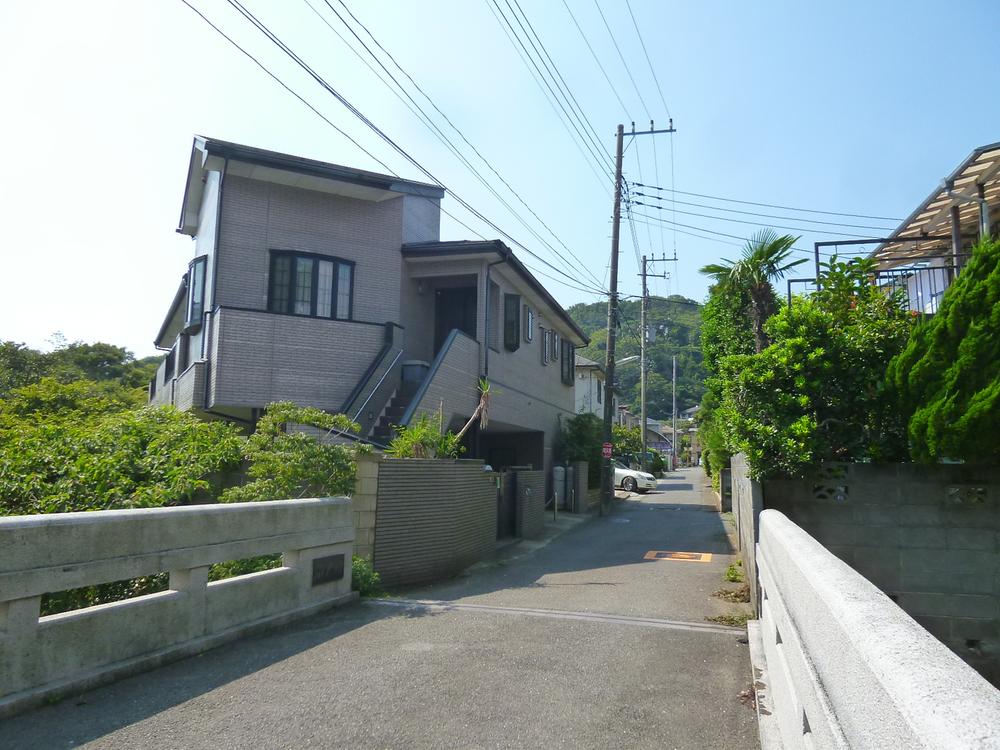 Local photos, including front road. Frontal road