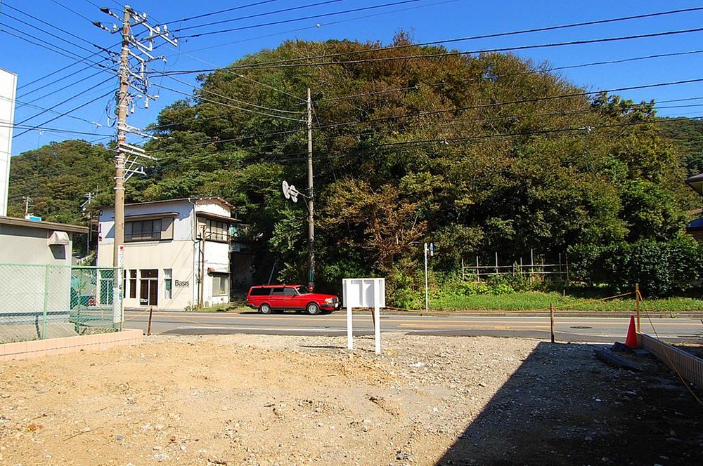Local land photo. Open feeling of a lot of location facing the national highway 134 Route. Frontage widely (about 13m) good per yang. Green overflowing in front of the eye, At the back is a charming environment of the flow of the Morito River!