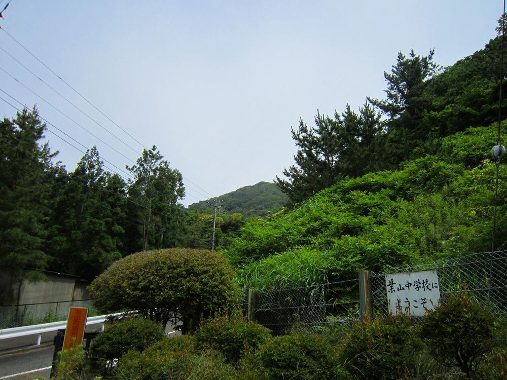 Junior high school. Hayama-machi stand Hayama until junior high school 1649m