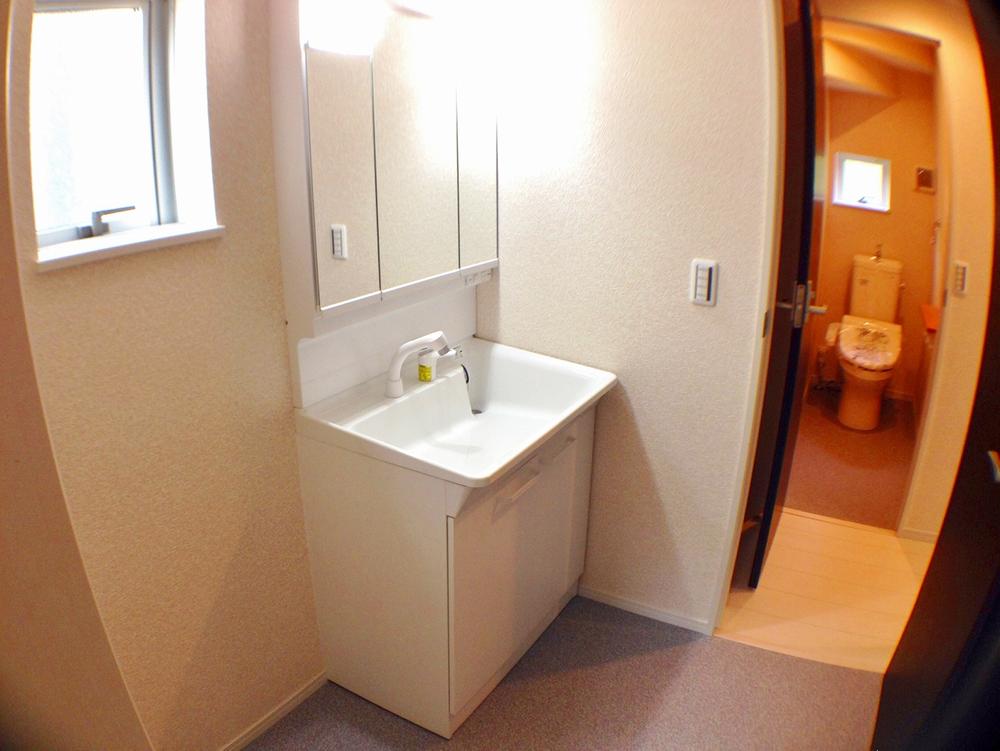 Wash basin, toilet. Indoor (11 May 2013) Shooting