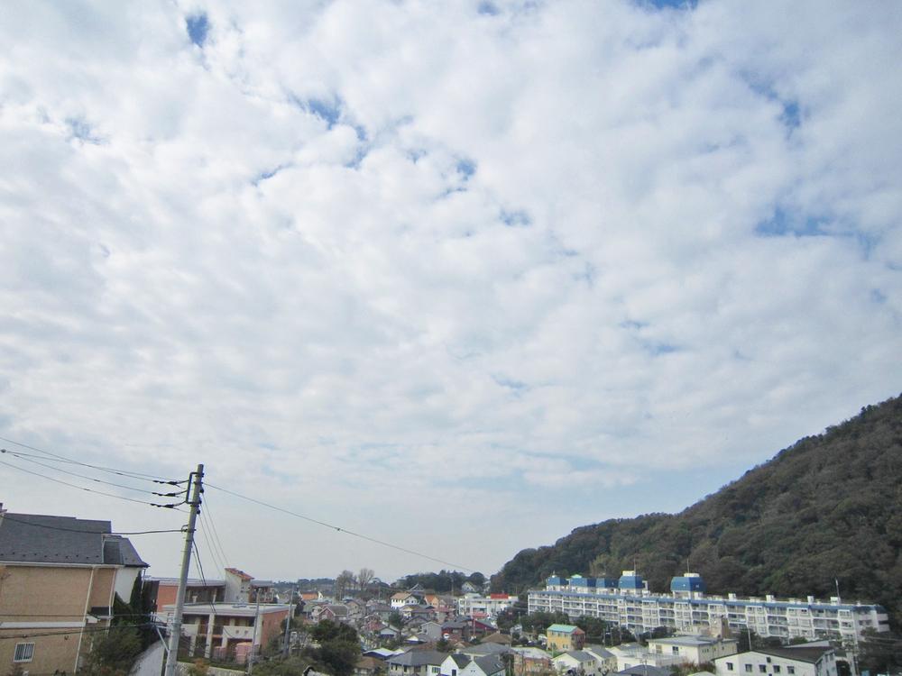 View photos from the dwelling unit. View from the site (November 2013) Shooting