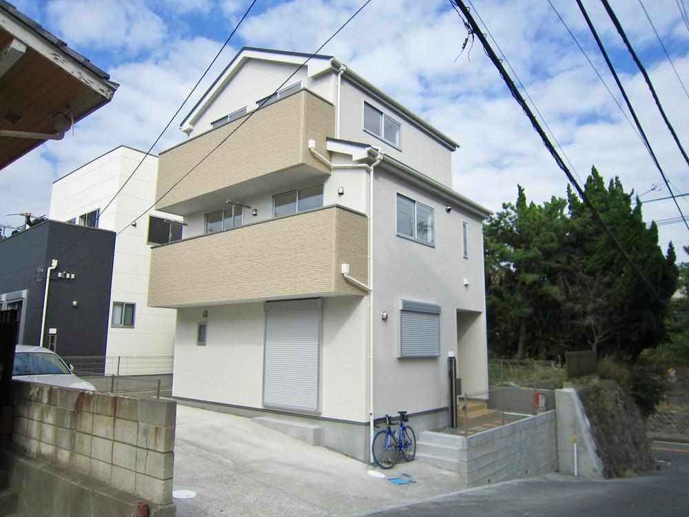 Local appearance photo. Local (11 May 2013) Shooting