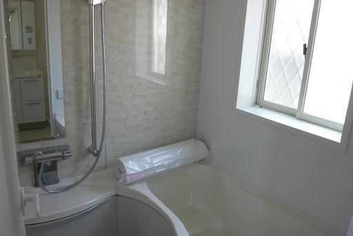 Bathroom. Bathroom light is plugging!