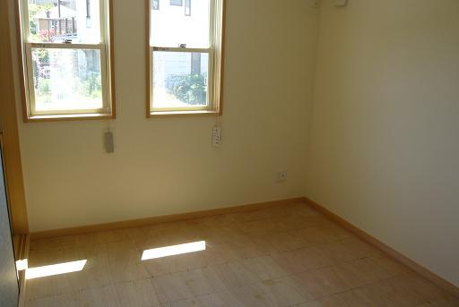 Non-living room. 1st floor Japanese-style room (Tatamina)! Building 3