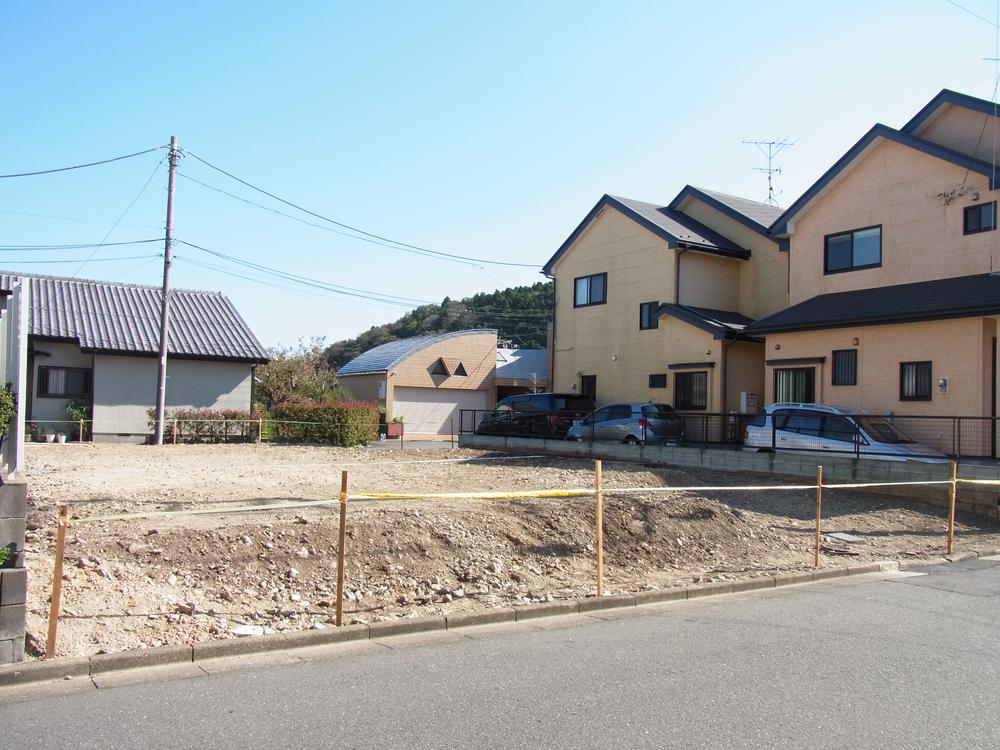 Local photos, including front road. Local (04 May 2013) Shooting