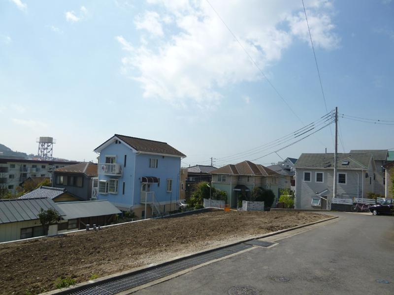 Local photos, including front road. Frontal road