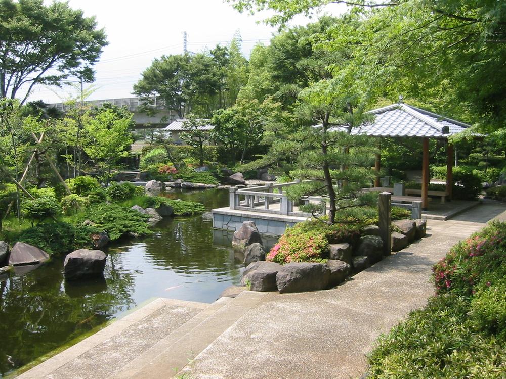 park. Four seasons of flowers and trees can enjoy Prefectural park to feel the mild climate of 1700m Oiso to Kanagawa Prefectural Shiroyama Park. You can also enjoy hiking.