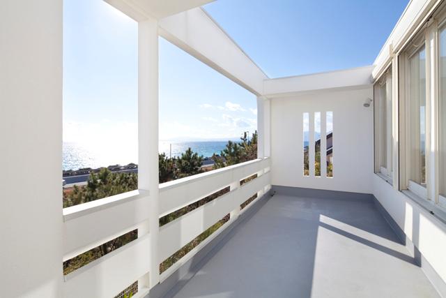 Building plan example (introspection photo). Spacious terrace overlooking the sea