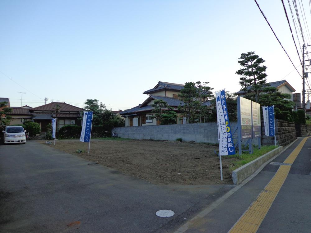 Local photos, including front road. Front road pavement has been developed