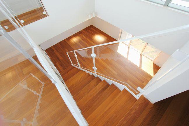 Other introspection. Before the stairs of light coat