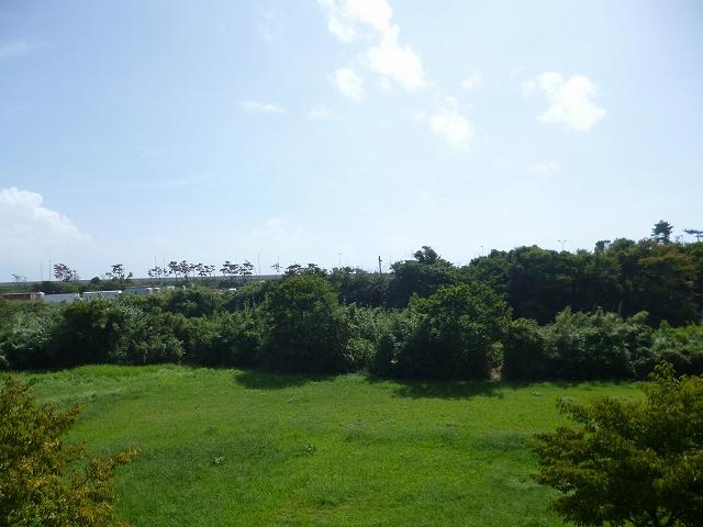 View photos from the dwelling unit. Local (September 2013) Shooting