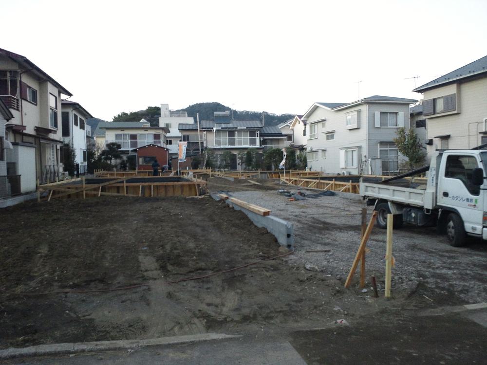 Local photos, including front road. Local (December 13, 2013) Shooting