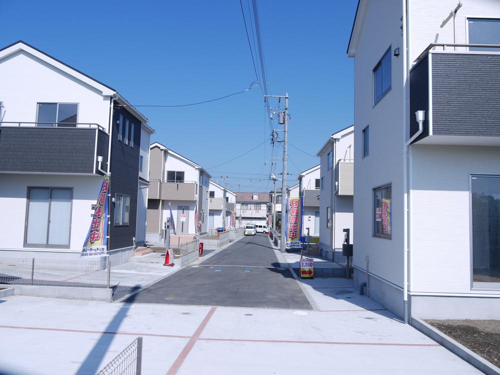 Local photos, including front road. Local (10 May 2013) Shooting