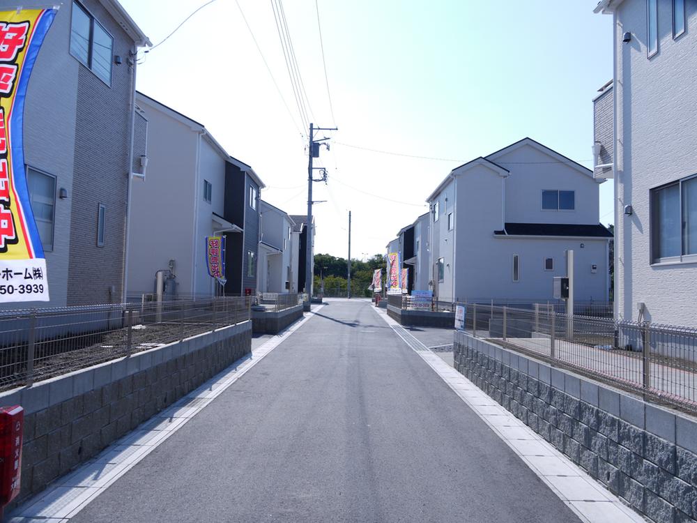 Local photos, including front road. Local (10 May 2013) Shooting