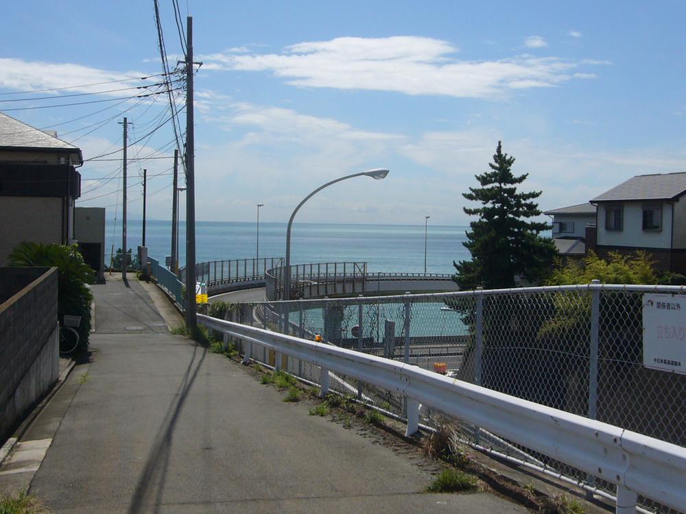 View photos from the local. Overlooking the Sagami Bay from the front road