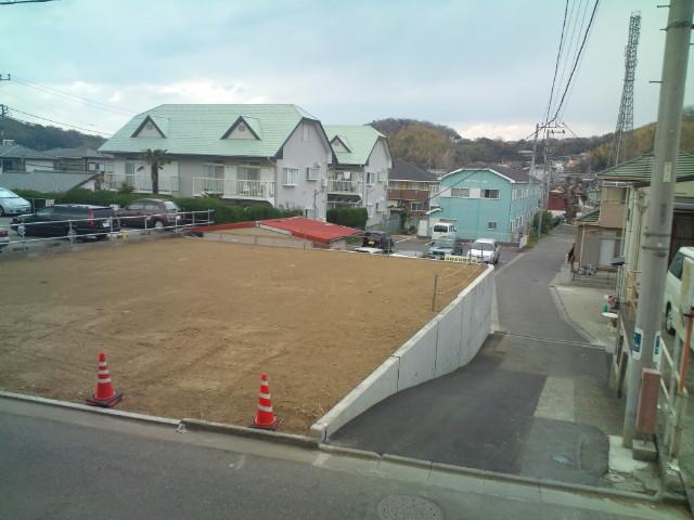 Local photos, including front road. Local (May 2012) shooting