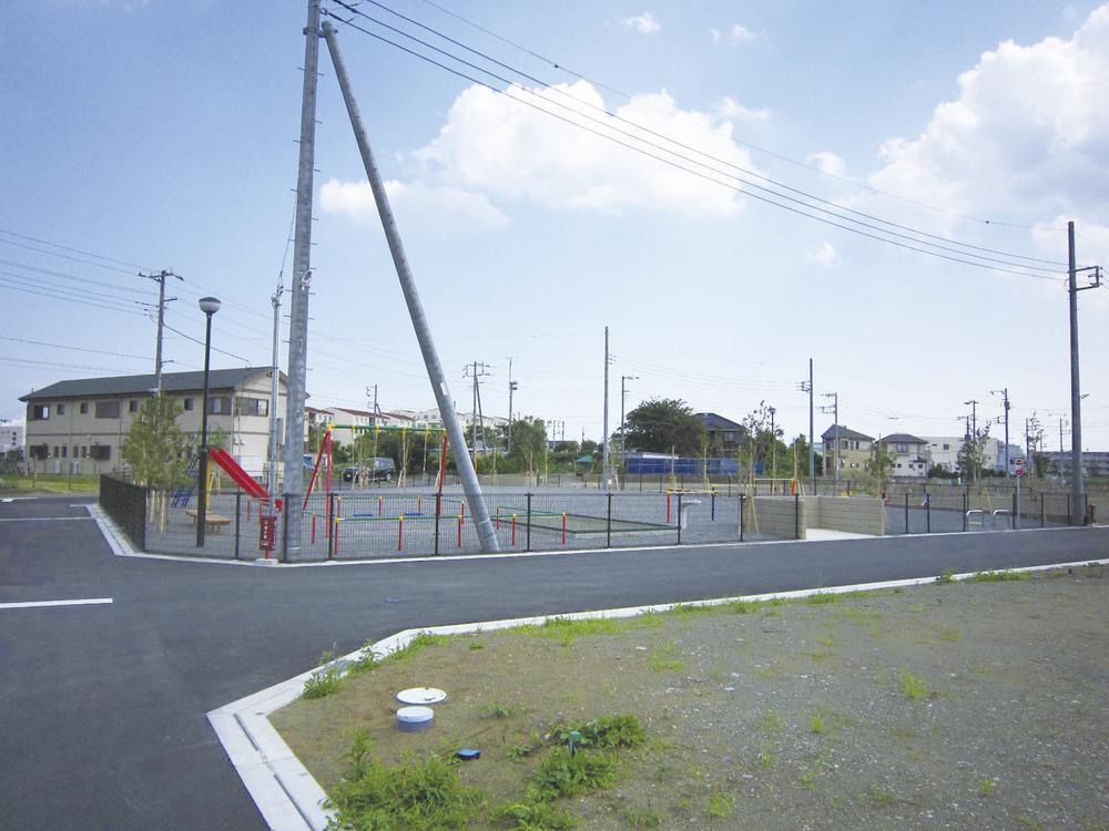 We have placed a large park in the subdivision. Also play at home near children. Local (June 2012) shooting. We have placed a large park in the subdivision. Also play at home near children.