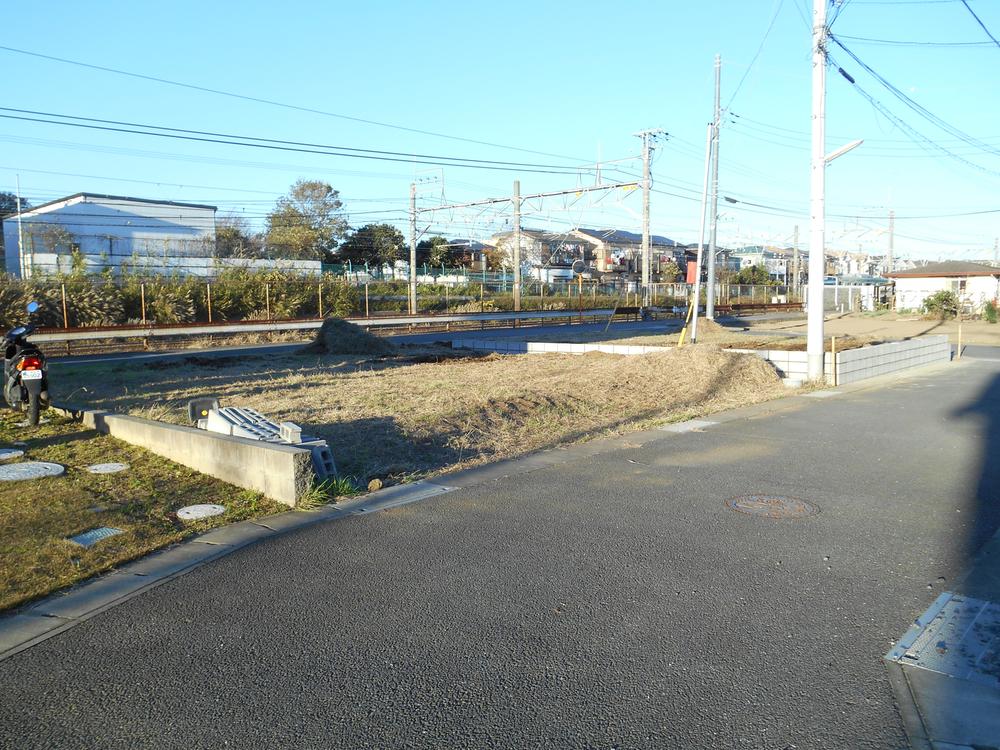 Local photos, including front road. Building 2