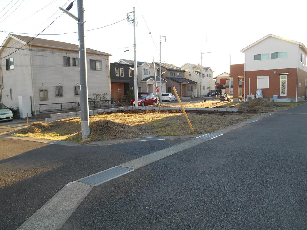 Local photos, including front road. Building 2