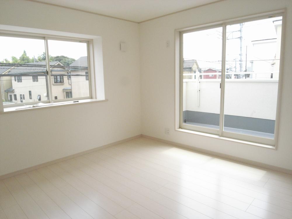 Same specifications photos (Other introspection). Same specifications room