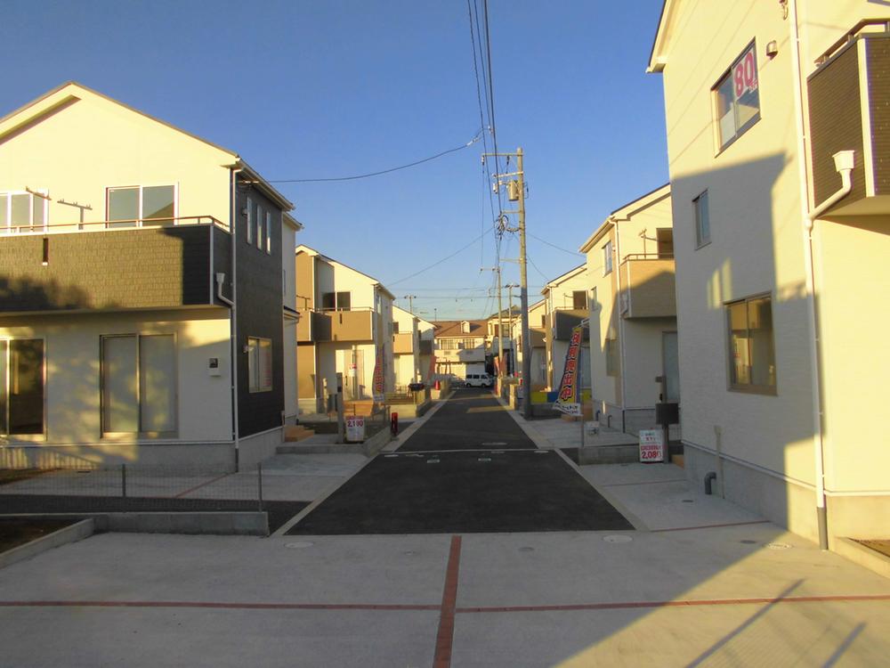 Local photos, including front road. Local (November 22, 2013) Shooting