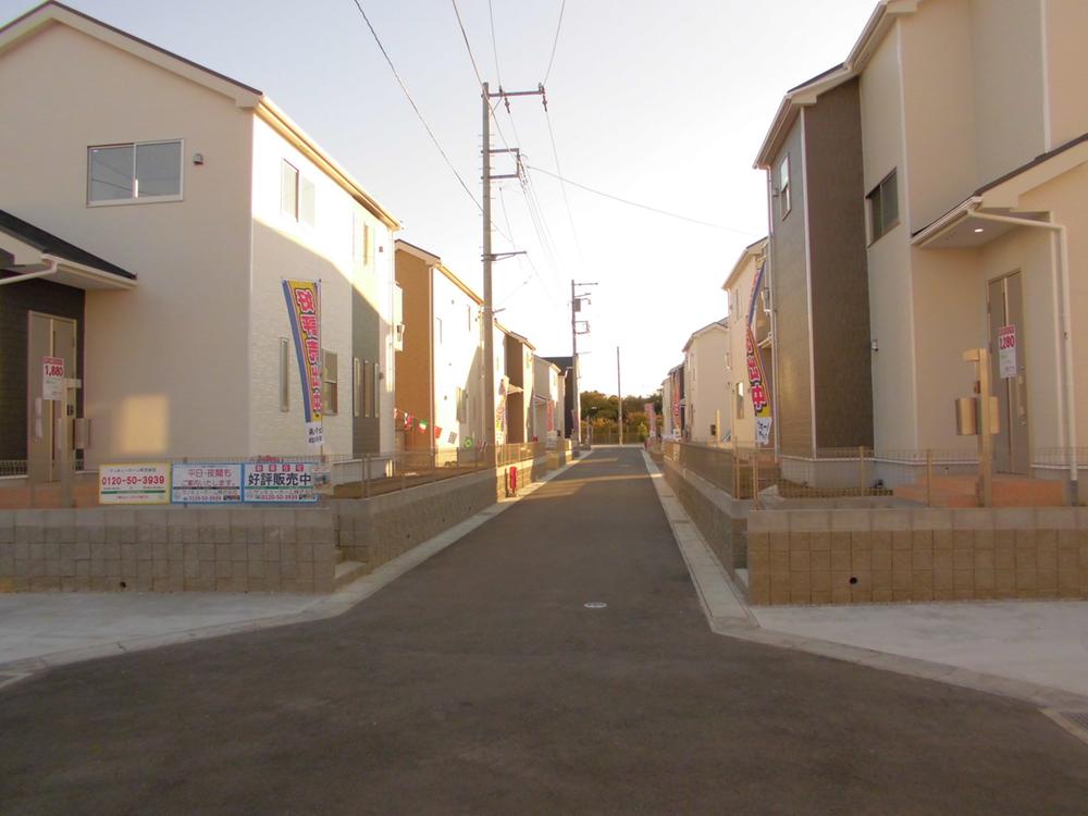 Local photos, including front road. Local (November 22, 2013) Shooting