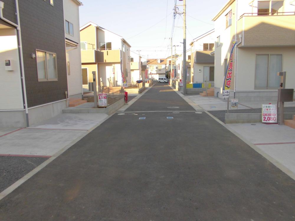 Local photos, including front road. Local (November 22, 2013) Shooting