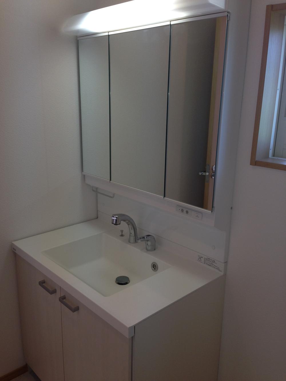 Wash basin, toilet. Indoor (10 May 2013) Shooting