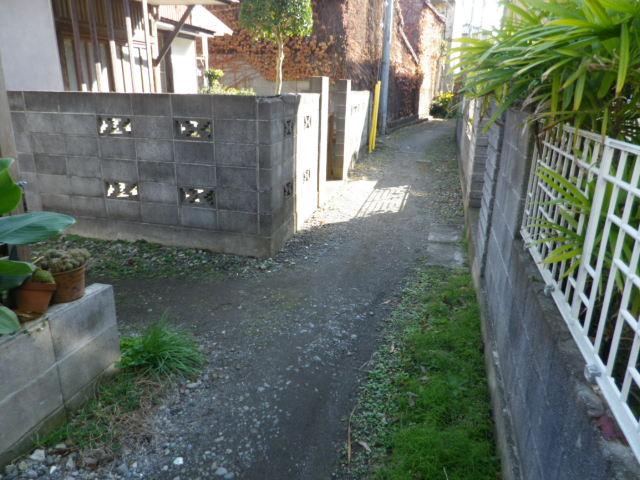 Local photos, including front road. Local (12 May 2013) Shooting