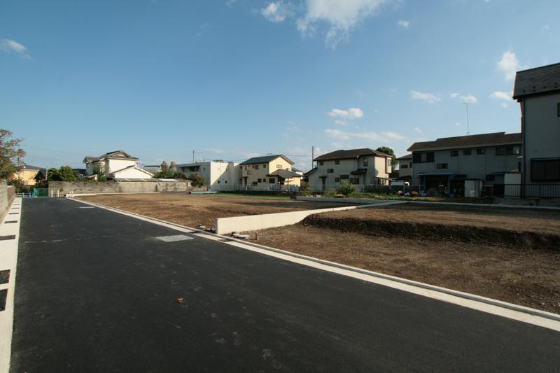 Local photos, including front road. Local (January 2012) shooting