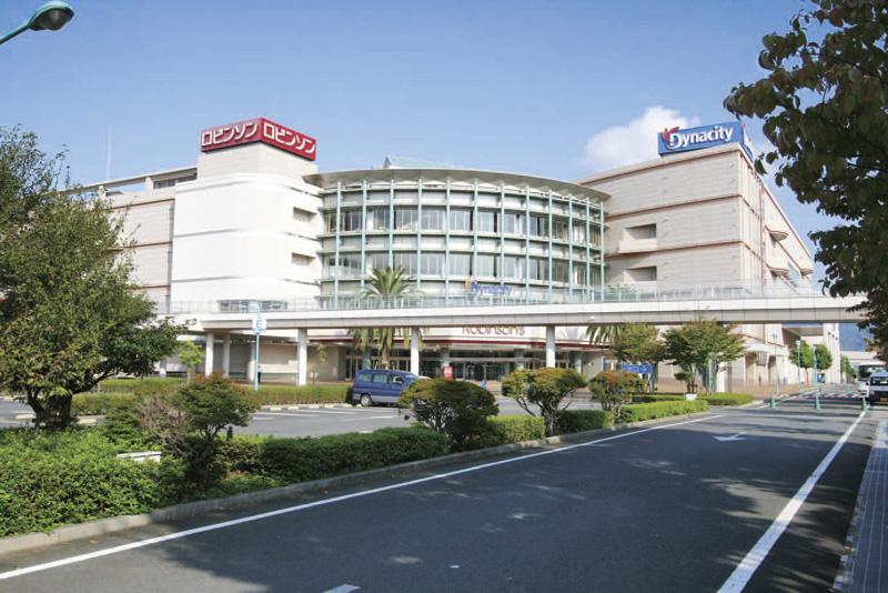 Shopping centre. 1920m to Robinson Department Store