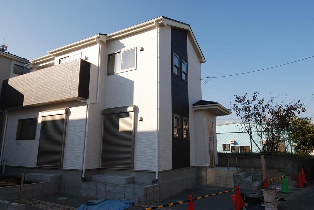 Local appearance photo. Local (12 May 2013) Shooting