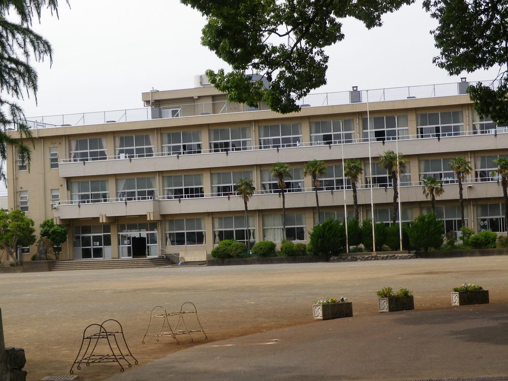 Primary school. 704m to Odawara City Sako Elementary School