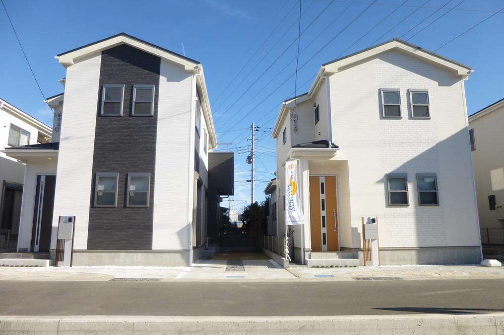 Local appearance photo. Local (12 May 2013) Shooting ◆ Long-term high-quality housing! ◆ All building all the living room facing south ◆ Shaping land, There two car space ☆