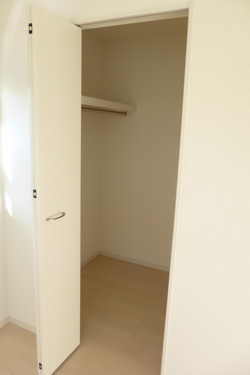 Receipt. Building 3 walk-in closet there