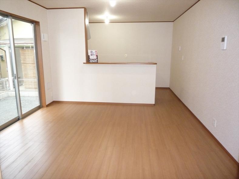 Same specifications photos (living). Same specifications living