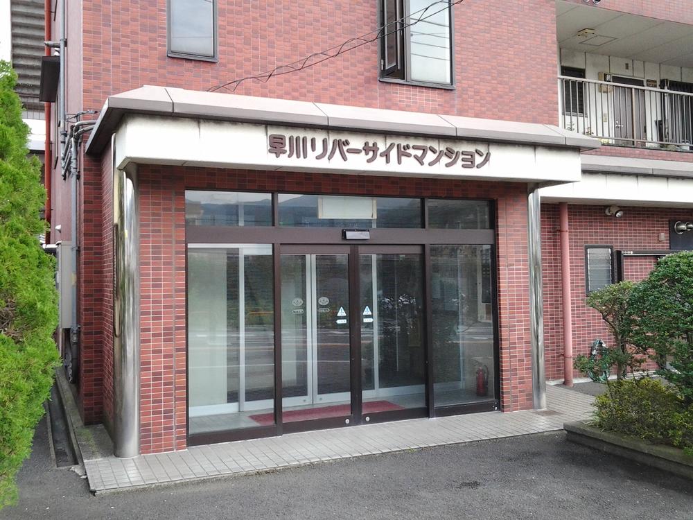 Entrance. Common areas
